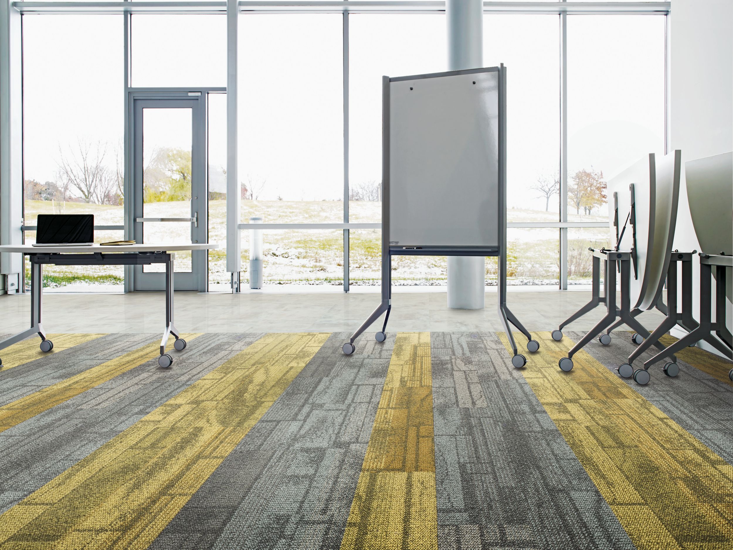 Interface Neighborhood Blocks plank carpet tile and Textured Stones LVT in entryway of public space with whiteboard and folding tables numéro d’image 2